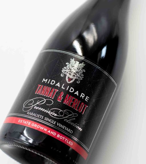 Detail etikety bulharského červeného vína Midalidare Premium Tannat & Merlot