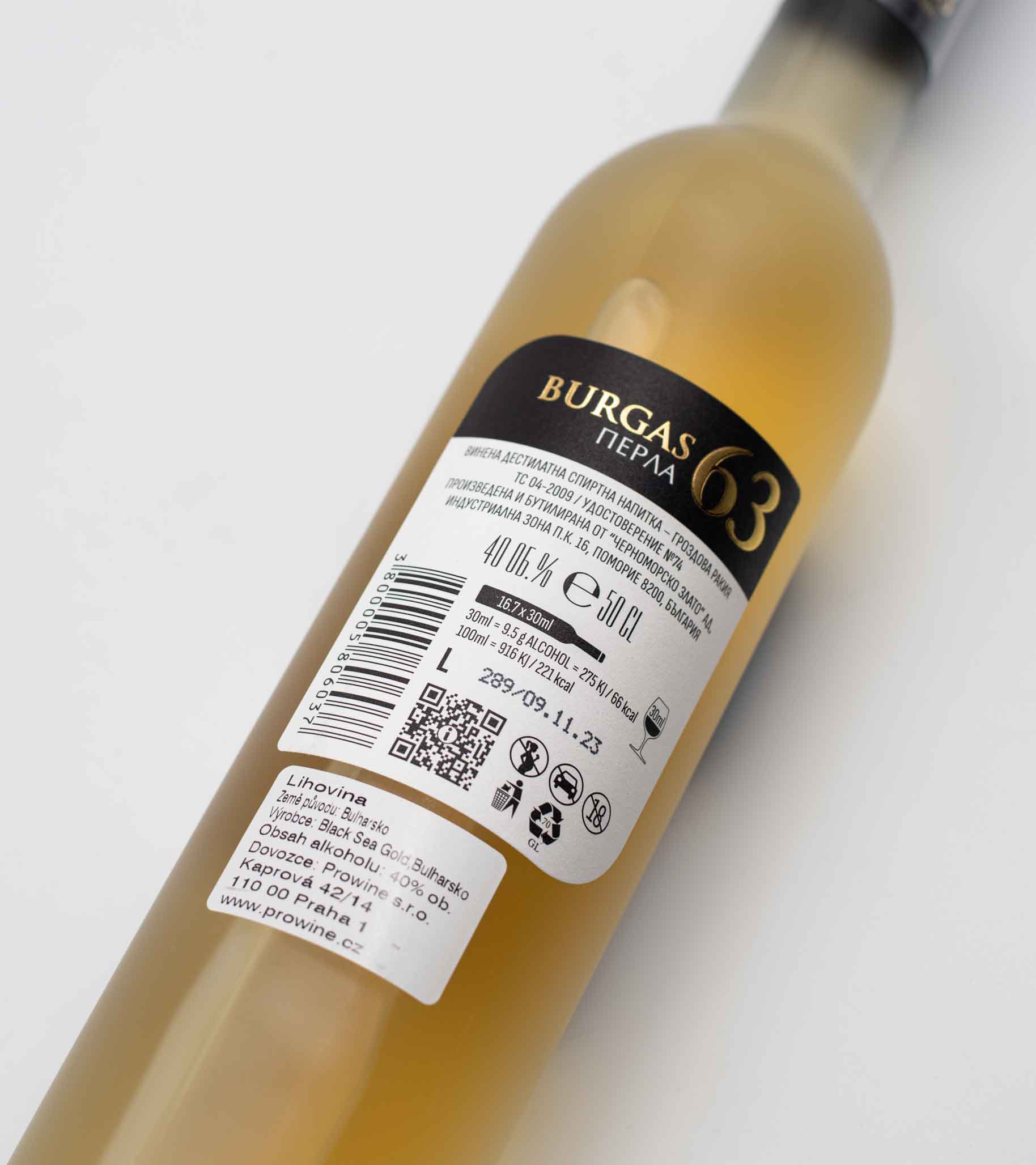 detail zadnej etikety fľaše bulharskej rakije Burgas 63 Pearl