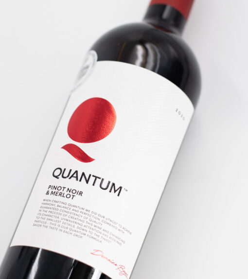 Červené suché víno z Bulharska detail Quantum Pinot Noir a Merlot