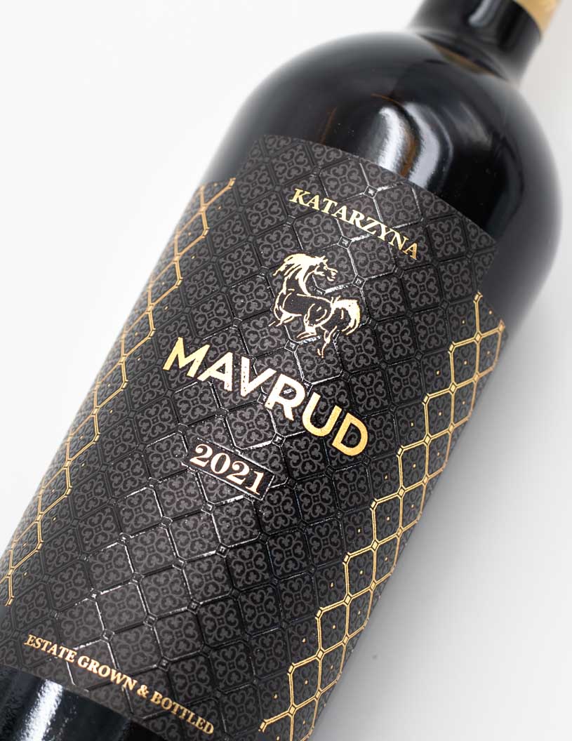 Detail fľaše bulharského vína Katarzyna Estate Mavrud.