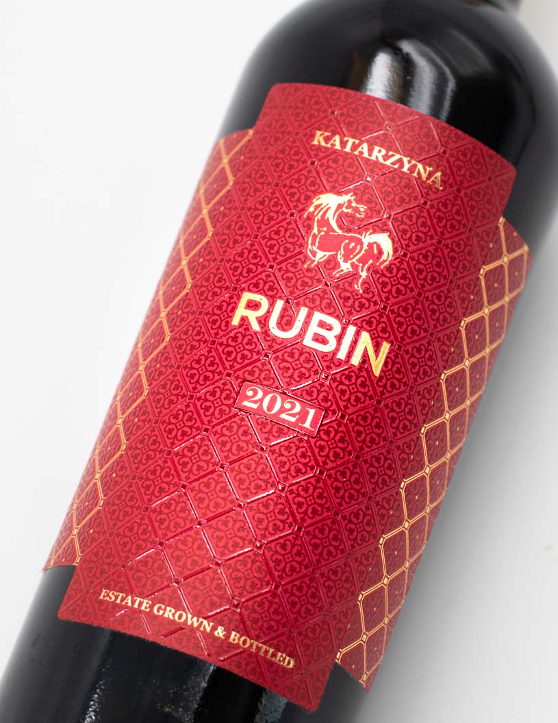 Detail fľaše bulharského vína Katarzyna Estate Rubin.