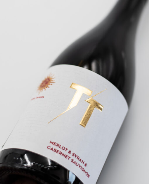 Červené bulharské víno TT Merlot, Syrah a Cabernet Sauvignon z vinárstva Terra Tangra z Tráckej nížiny
